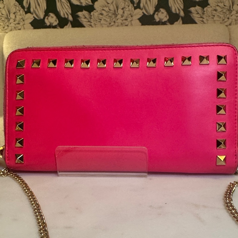 💝9/5-9/7 Buyer’s PRIZE💝 Valentino Hot Pink Studded Wallet on Chain Authentic EUC - Picture 4 of 7